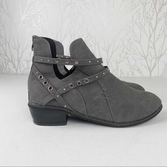 NAUGHTY MONKEY Gray Leather Grommet Strap Block Ankle Boot Bootie Size 40 - Picture 2 of 12